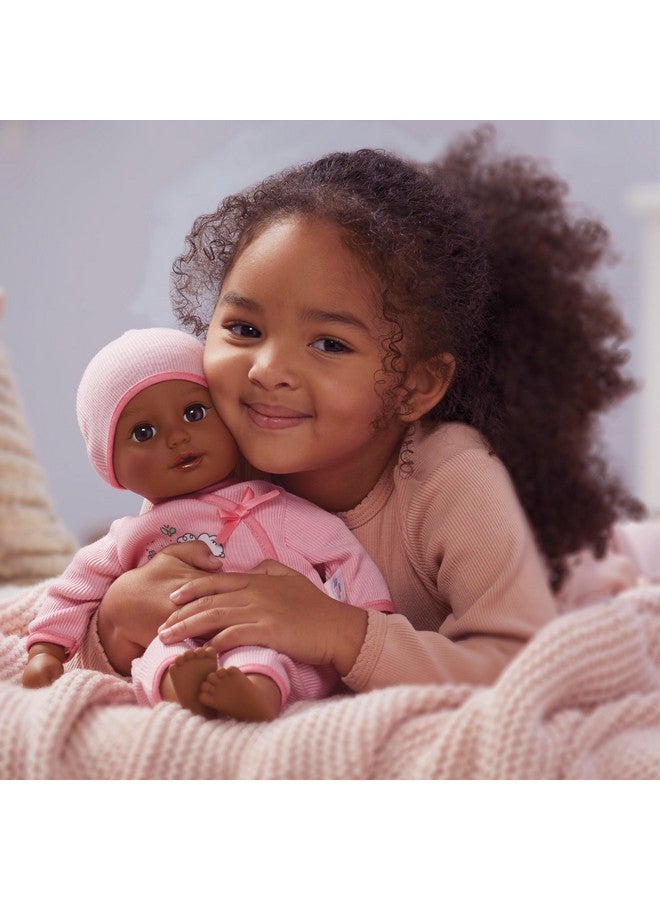 بيبي بورن، أول دمية طفل هاربر - عيون بنية داكنة: دمية طفل واقعية ناعمة الجسم للأطفال من عمر سنة فما فوق، عيون مفتوحة ومغلقة، دمية طفل مع زجاجة، 14 بوصة - Image 2