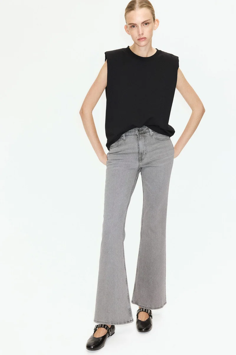 اتش اند ام جينز بقصّة حافة واسعة وخصر عالي