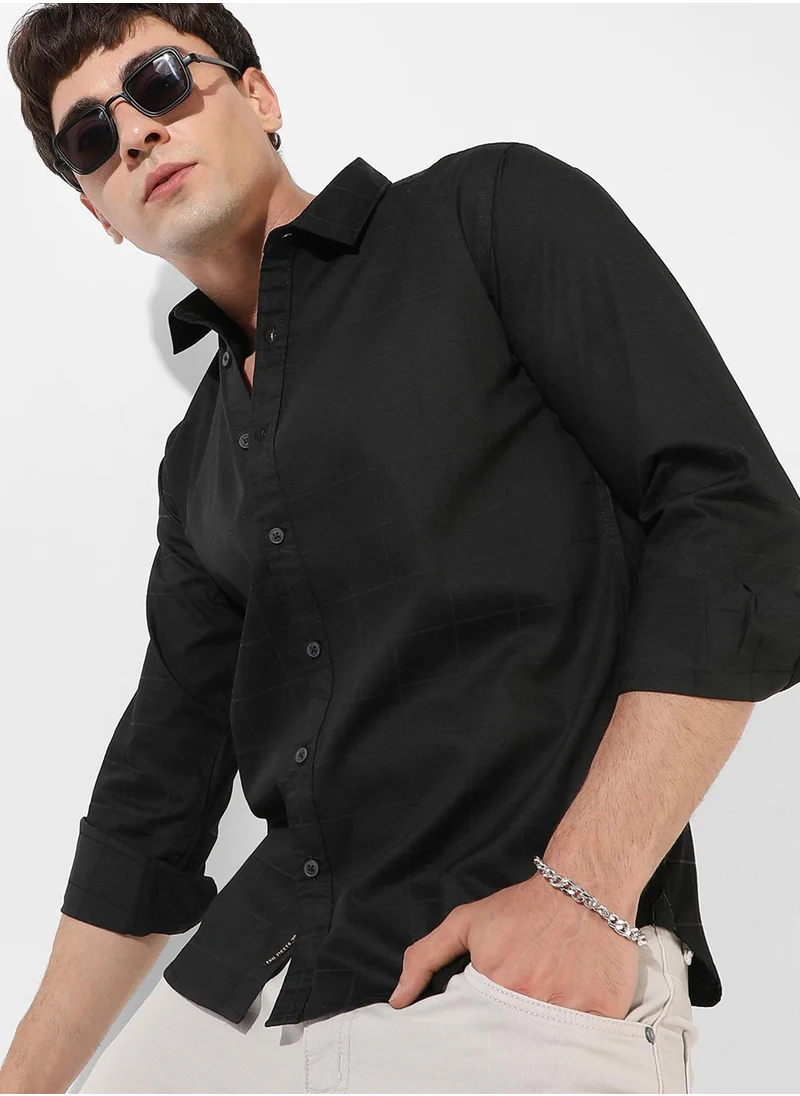 كامبوس سوترا Men's Black Textured Regular Fit Casual Shirt