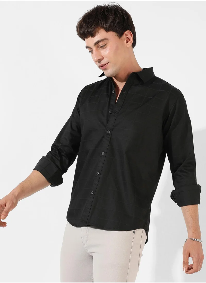 كامبوس سوترا Men's Black Textured Regular Fit Casual Shirt