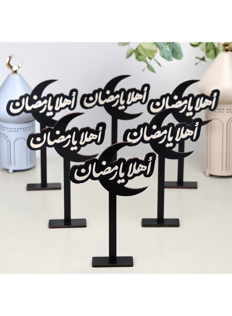 حكاية شمعة رمضان ، مجموعة من 6 ستاند خشبي رمضاني لون أسود بعبارة (أهلا يا رمضان) - Image 1