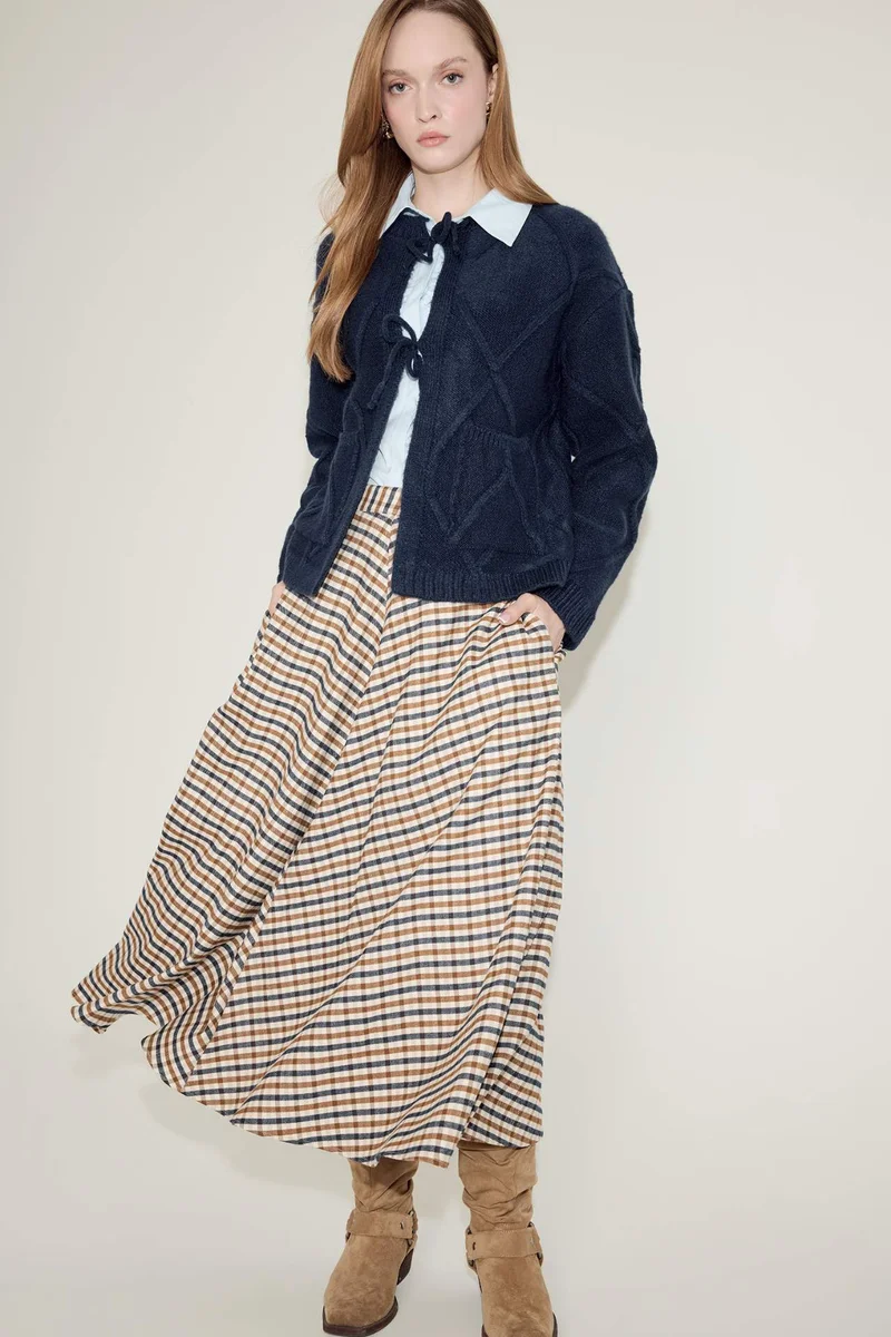 ديفاكتو A Cut Plaid Maxi Skirt