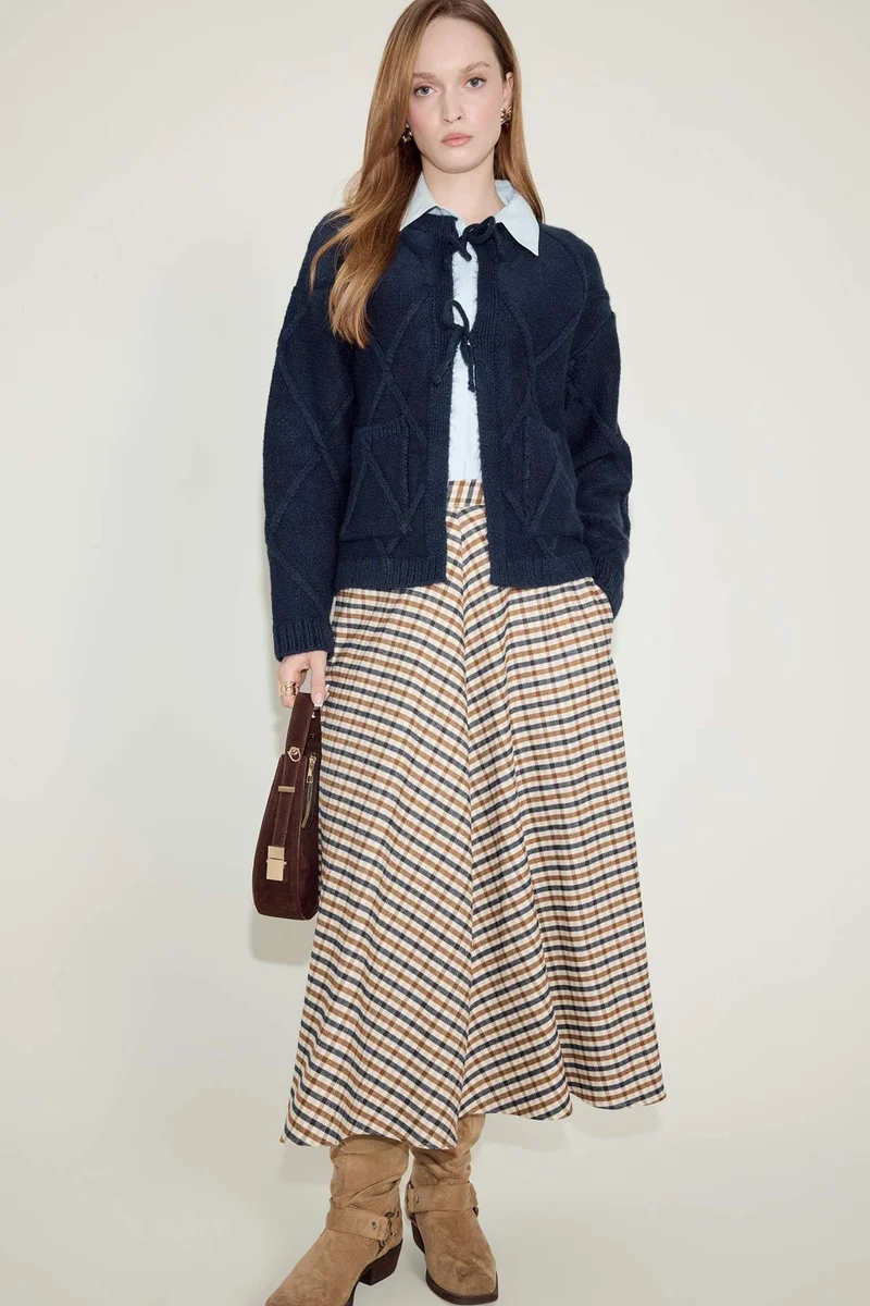 ديفاكتو A Cut Plaid Maxi Skirt