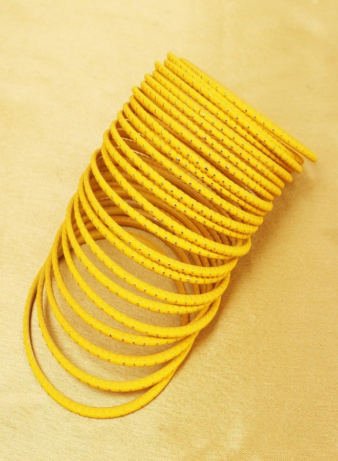 تتش ستون أساور أنيقة بتصميم عصري مستوحى من بوليوود الهندية، مصنوعة يدوياً بحواف مشذبة بدقة، مزينة بنقاط ذهبية صفراء اللون. طقم من 24 قطعة للنساء. - Image 3