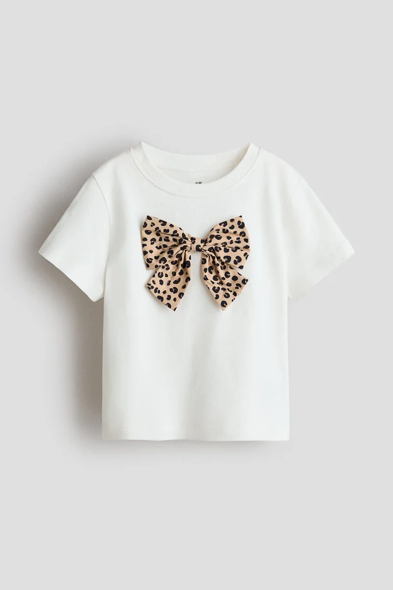 اتش اند ام تي-شيرت بتفاصيل مزخرفة