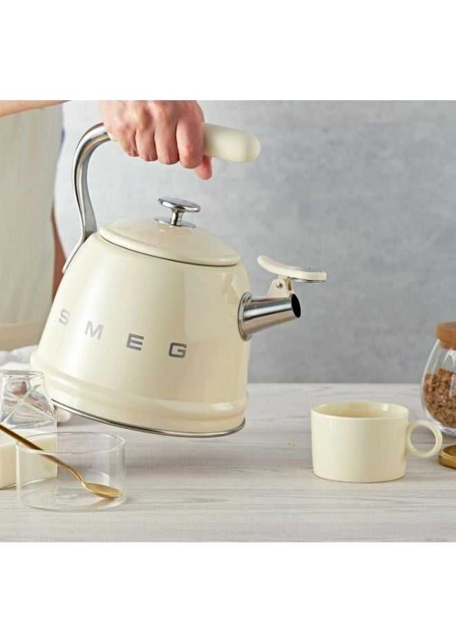 سميج غلاية صافرة SMEG WKF01CR، من الفولاذ المقاوم للصدأ، سعة 2.3 لتر، غطاء قابل للإزالة وفوهة قياس، متوافقة مع الحث، كريمي. - Image 2