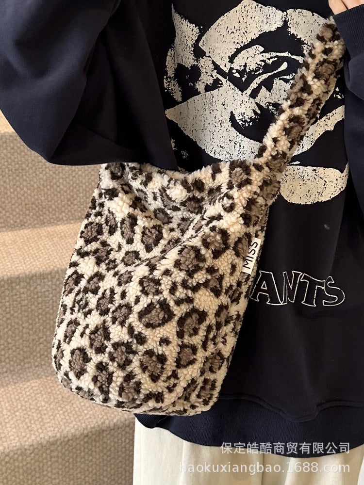 Cute Lamb Wool Bag Women'S Fashionable South Korea Bucket Bag Large Capacity Crossbody Mao Mao Bag - Image 4