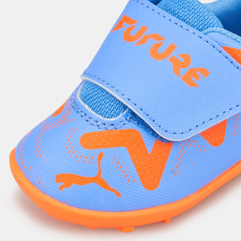 PUMA Kids' FUTURE Play Turf Ground Training Football Shoe (Baby and Toddler)
