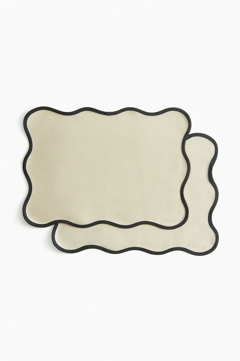 H&M 2-pack scallop-edged place mats
