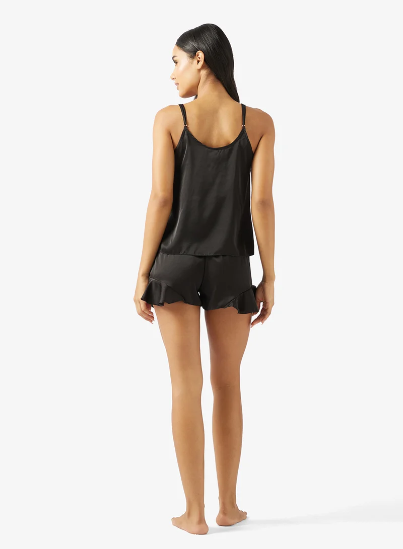 جينجر طقم بيجامة قصير وبلوزة كامي بكشكش