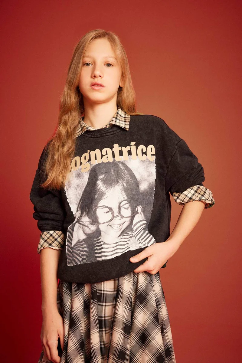 ديفاكتو Oversize Fit Pop Art Crew Neck Sweatshirt