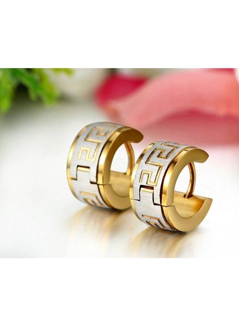 ايرس أقراط دائرية من الفولاذ المقاوم للصدأ مطلية بالذهب للرجال - لمعان مصقول بنقشة مفتاح يوناني | أقراط هاجي 14 مم | مجوهرات رجالية أنيقة متينة، مقاومة للحساسية، لا تتلاشى - Image 4