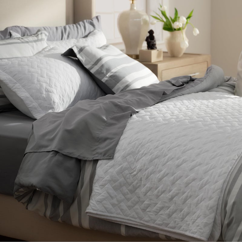 Bedsure Quilts King Size - Lightweight Bedspreads King Size with Basket Weave Pattern, Soft Quilt Bedding, White Comforter Coverlet for All Seasons (106" x 96") - Image 2