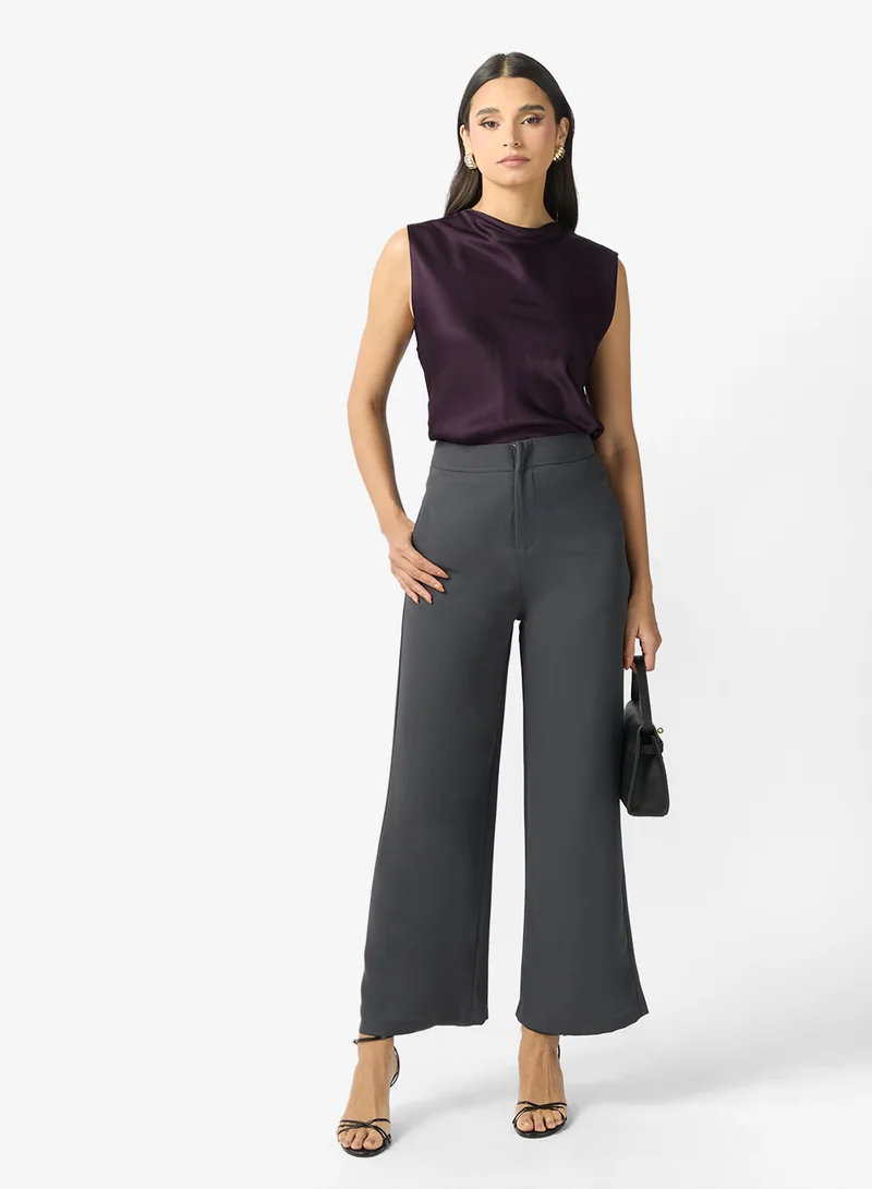 ايلا بنطلون بقصة مستقيمة