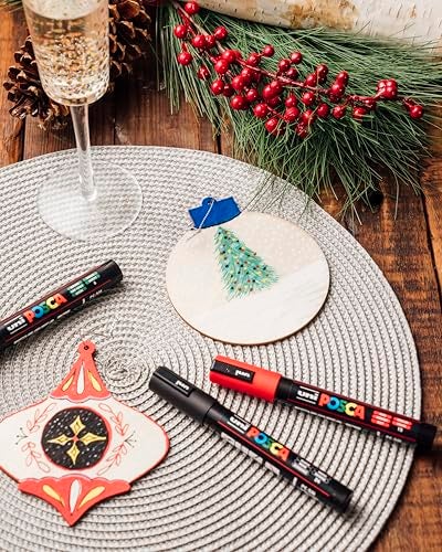 POSCA مجموعة هدايا أقلام الطلاء الخاصة بموسم العطلات من بوسكا، تتكون من 62 قلم مع حقيبة حمل، رائعة للأطفال والبالغين، تشمل 350، 1MR، 1M، 3M، 5M، 7M، 8K، و 17K - Image 4