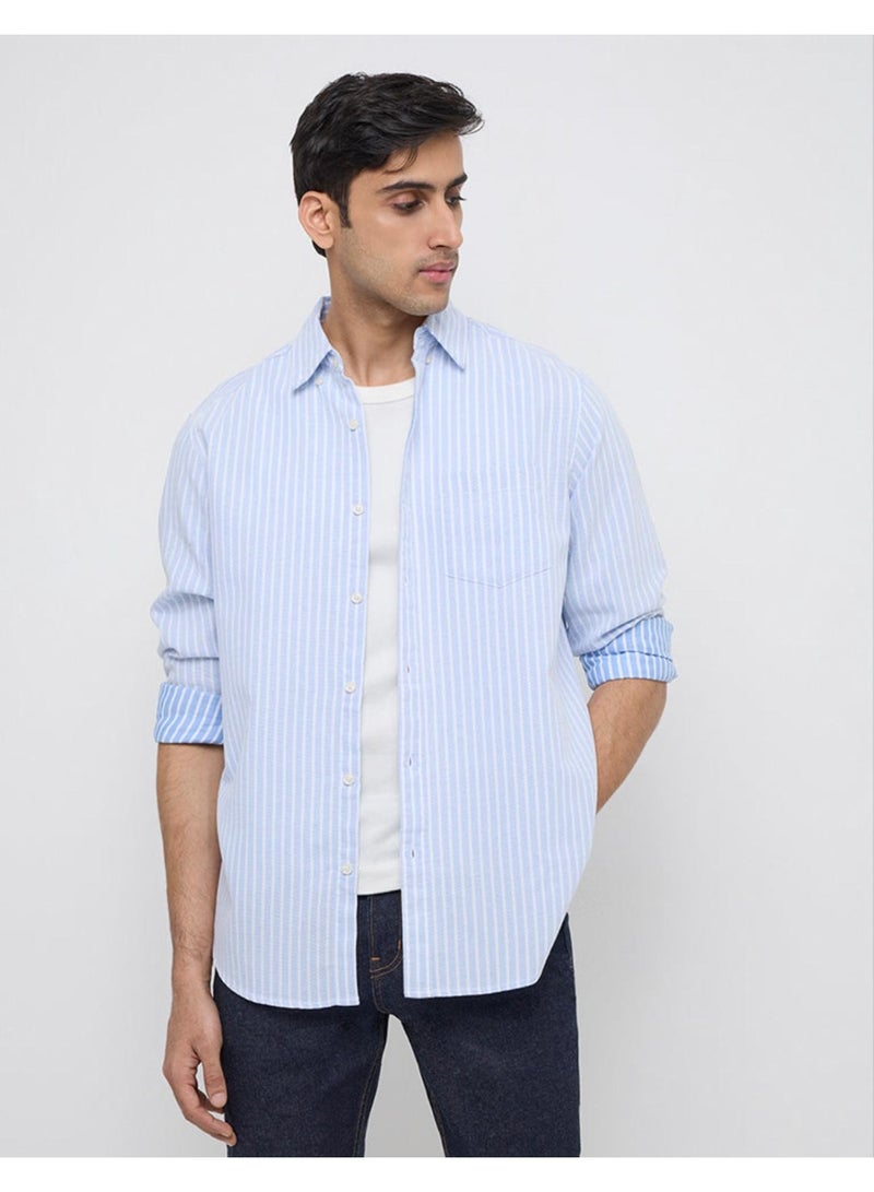 قميص قطني مريح مطبوع بخطوط زرقاء من WES Casuals - Image 1