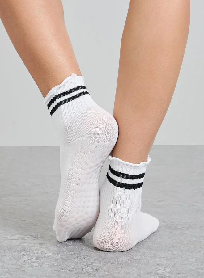 Styli Active Dual Stripe Wavy Edge Silicon Pad Yoga Socks