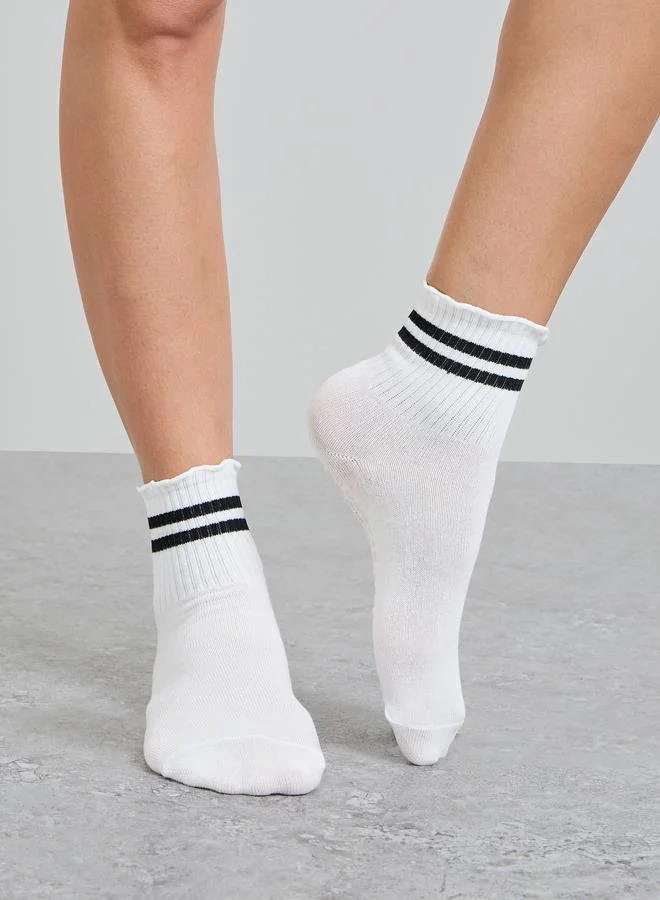 Styli Active Dual Stripe Wavy Edge Silicon Pad Yoga Socks