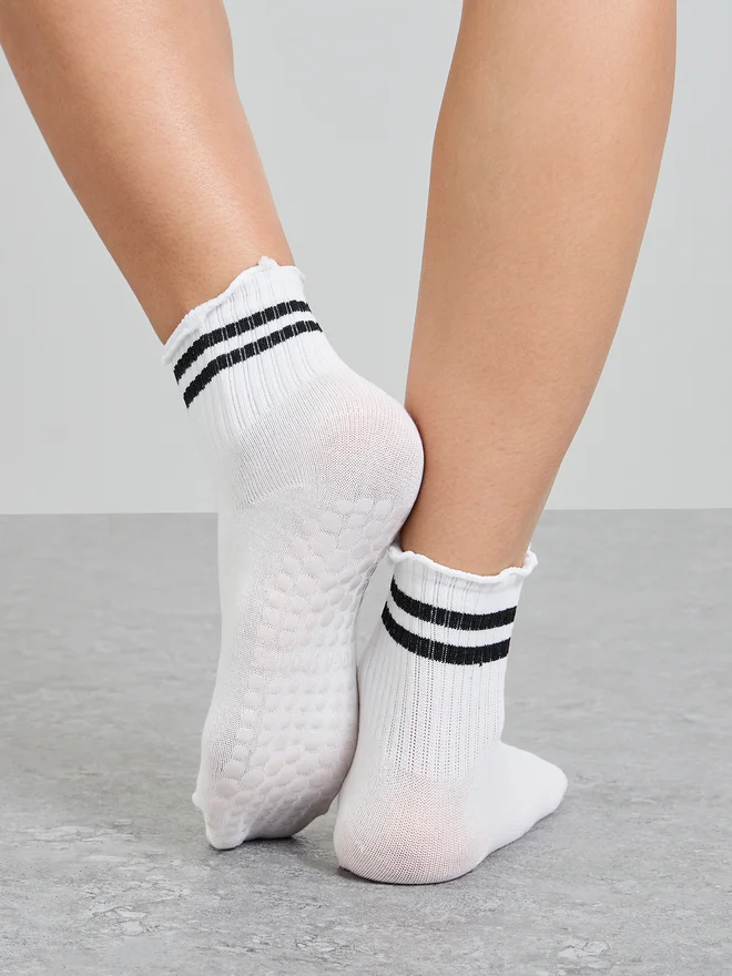 Styli Active  Styli Dual Stripe Wavy Edge Silicon Pad Yoga Socks for Women | Best Price UAE