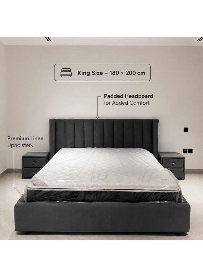 سرير كينج سايز مبطن 180×200 سم، إطار سرير قماش كتان رمادي داكن مع لوح رأس مبطن بتصميم خطوط عمودية لغرفة النوم - Image 3