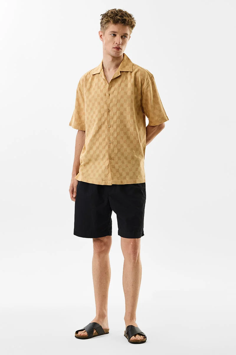 SNITCH قميص بيج بتصميم ذاتي بقصة واسعة