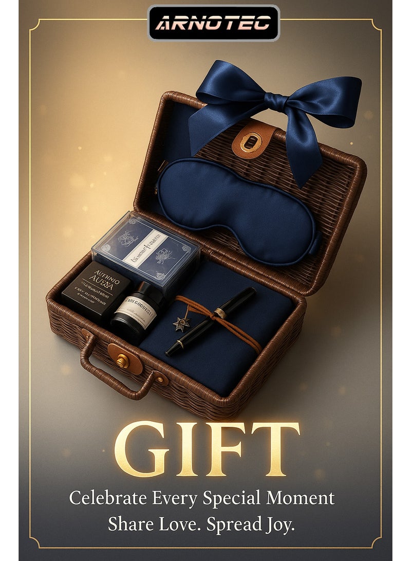 ARNOTEC طقم هدايا فاخر للرجال — سلة ريترو من الخيزران مع دفتر أزرق، قلم عتيق، صابون مصنوع يدويًا من تايلاند، شمع عطرية، منشفة وقناع عين من الساتان — هدية أنيقة لحفلات الزفاف، أعياد الميلاد، والمناسبات التجارية - Image 1