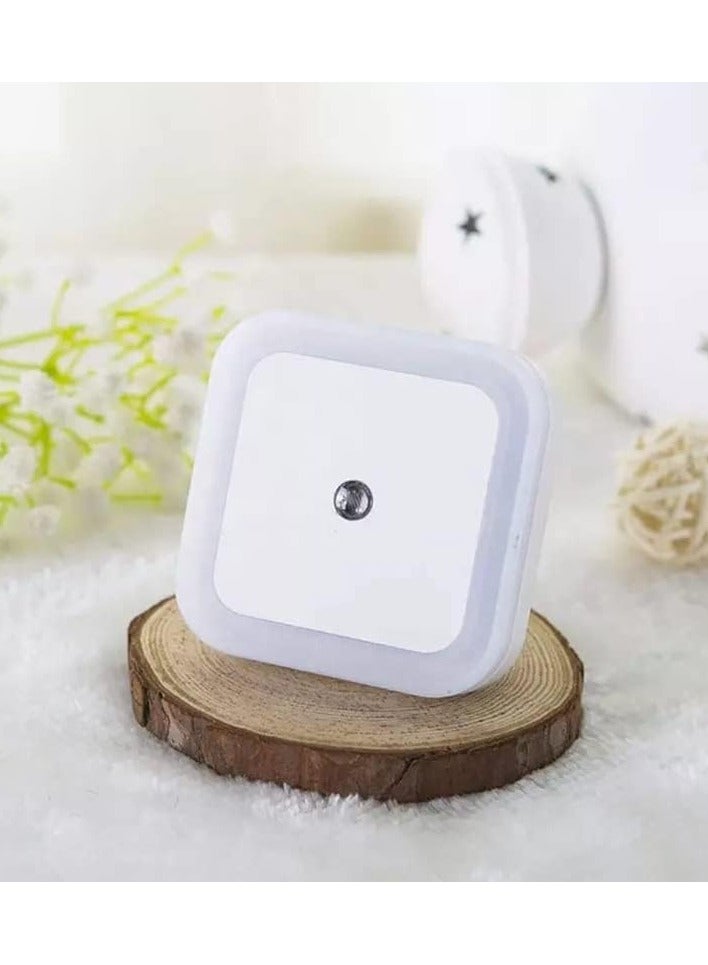 مصباح سينسور ليلي موفر للطاقة  مجسم مربع من، بخاصية التحكم التلقائي بالمكشاف، مناسبة لحماية العين، هدية مفضلة للأطفال في أعياد والحفلات (ابيض ) - Image 1