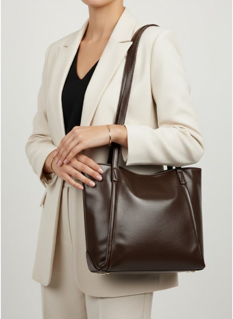 Elegant shoulder bag with a sleek and modern design