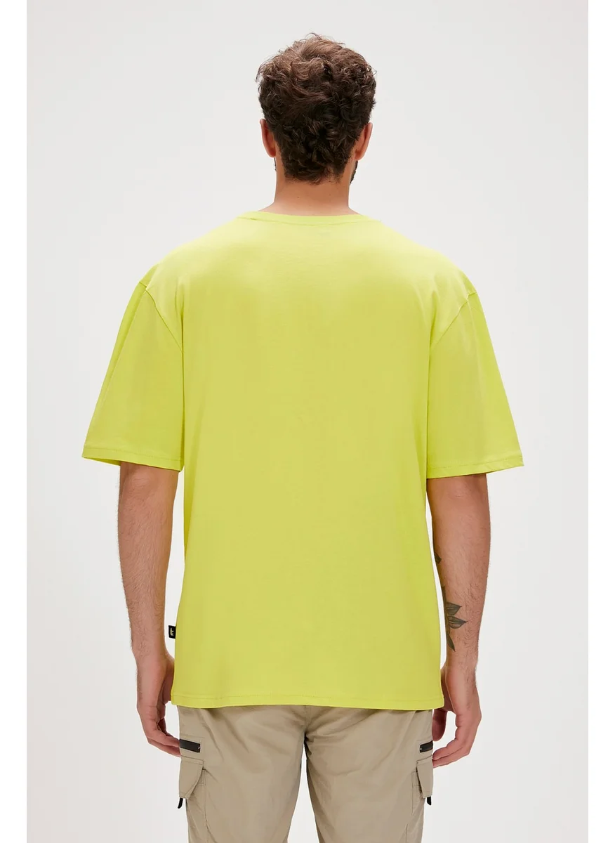 باد بير Title Green Logo Printed Basic Men's T-Shirt