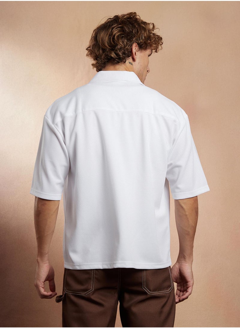 Campus Sutra Campus Sutra Men's Chalk White Waffle-Utility Oversized Shirt For Casual Wear | Spread Collar | Short Regular Sleeves | Zipper Closure | Oversized Shirt Crafted With Comfort Fit For Everyday Wear  - Image 5