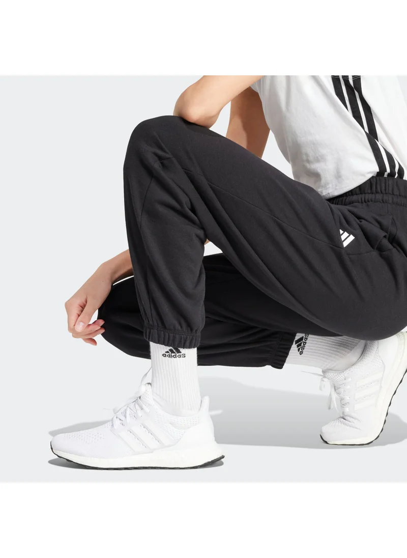 adidas بنطلون رياضي أساسي بشعار صغير من نسيج التيري الفرنسي مع أساور