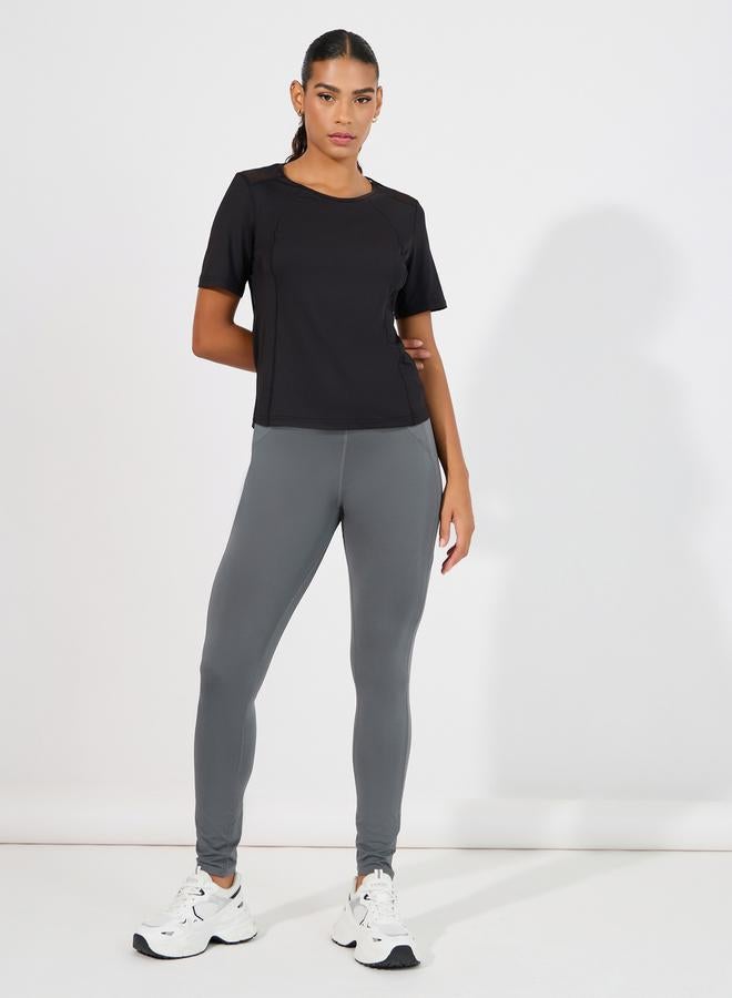 ستايلي اكتيف بلوزة بتفاصيل شبكية وأكمام قصيرة - Image 3