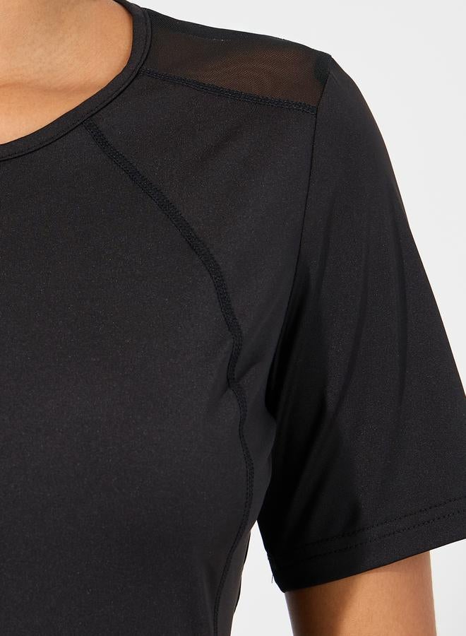 ستايلي اكتيف بلوزة بتفاصيل شبكية وأكمام قصيرة - Image 4