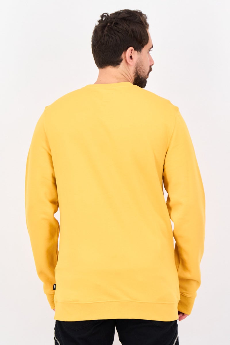 VANS سويت شيرت رجالي بأكمام طويلة بياقة دائرية وشعار العلامة التجارية، أصفر - Image 2