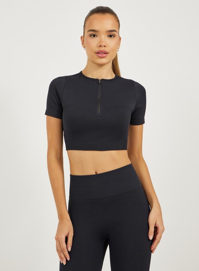 ستايلي اكتيف طقم كروب توب قصير بأكمام قصيرة وسحاب نصفي مع ليجنز - Image 2