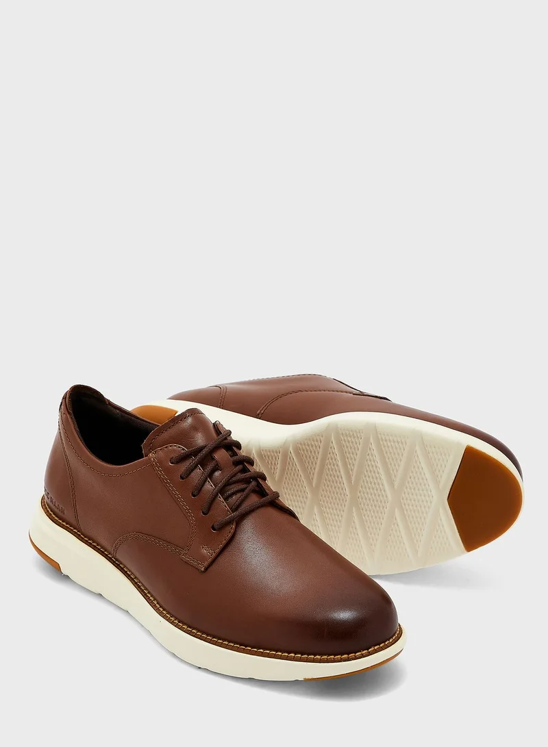 COLE HAAN Classic Oxford Lace Ups