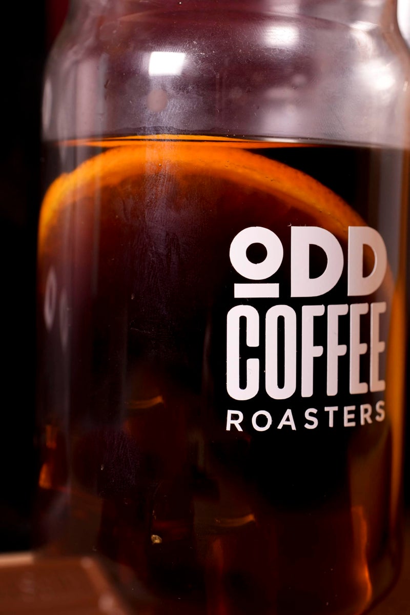 ODD COFFEE ROASTERS محمصة القهوة ODD Ol' Smoky حبوب قهوة أرابيكا محمصة 100% 500 جرام تحميص داكن | حبوب متخصصة من الدرجة AAA | نكهات دخانية جريئة ومكثفة | قهوة حبوب كاملة من مصدر واحد - Image 4