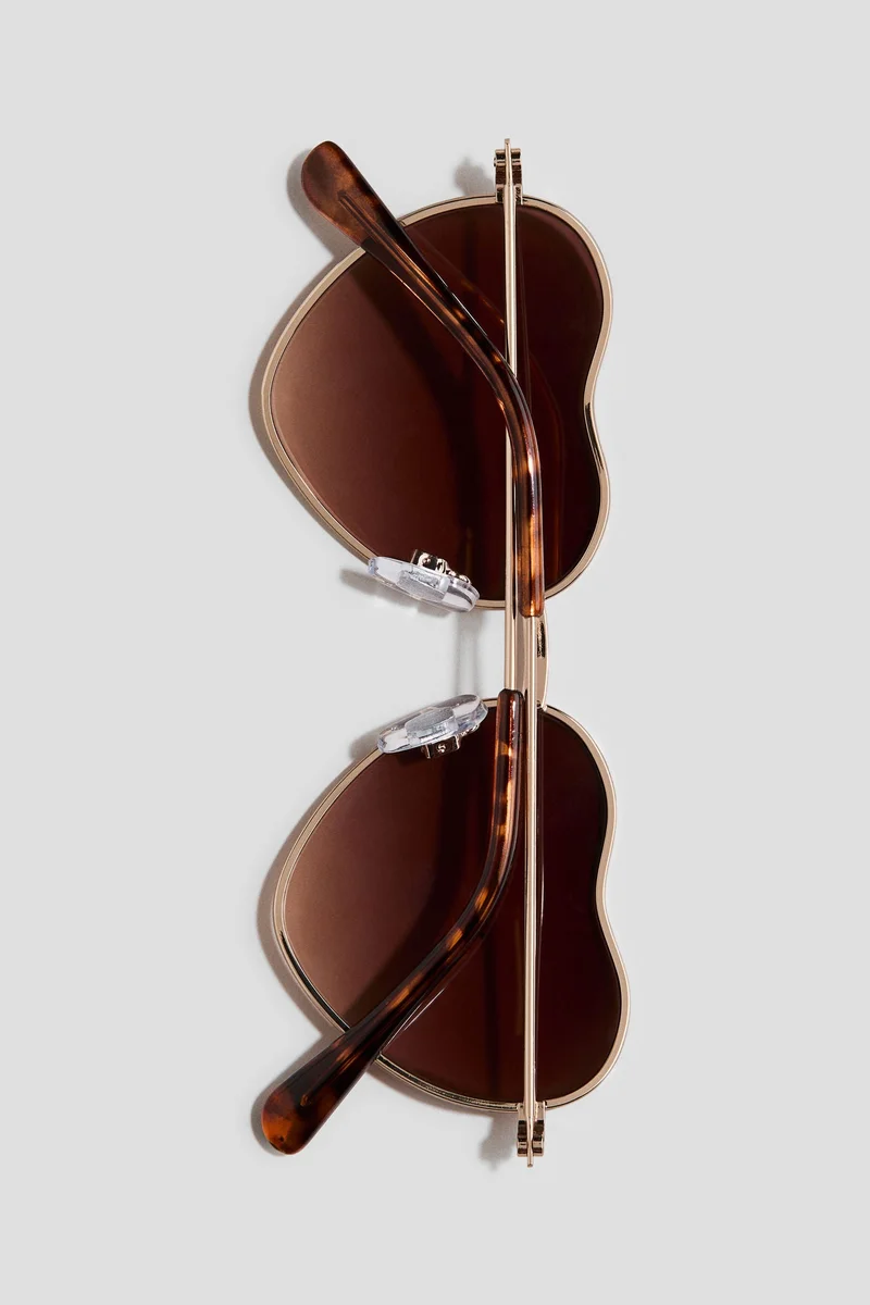 اتش اند ام نظارة شمسية