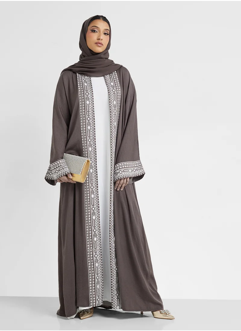 هيا كلوزيت V-Neck Embellished Flared Sleeve Abaya