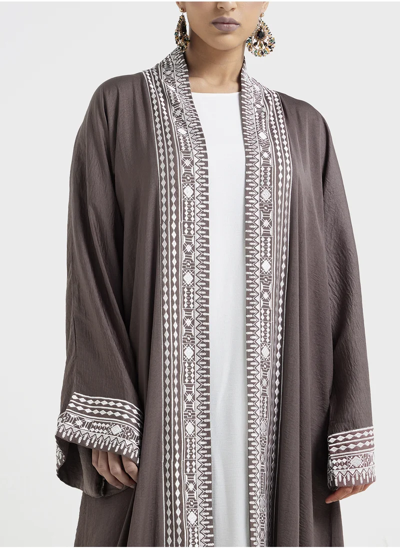 هيا كلوزيت V-Neck Embellished Flared Sleeve Abaya