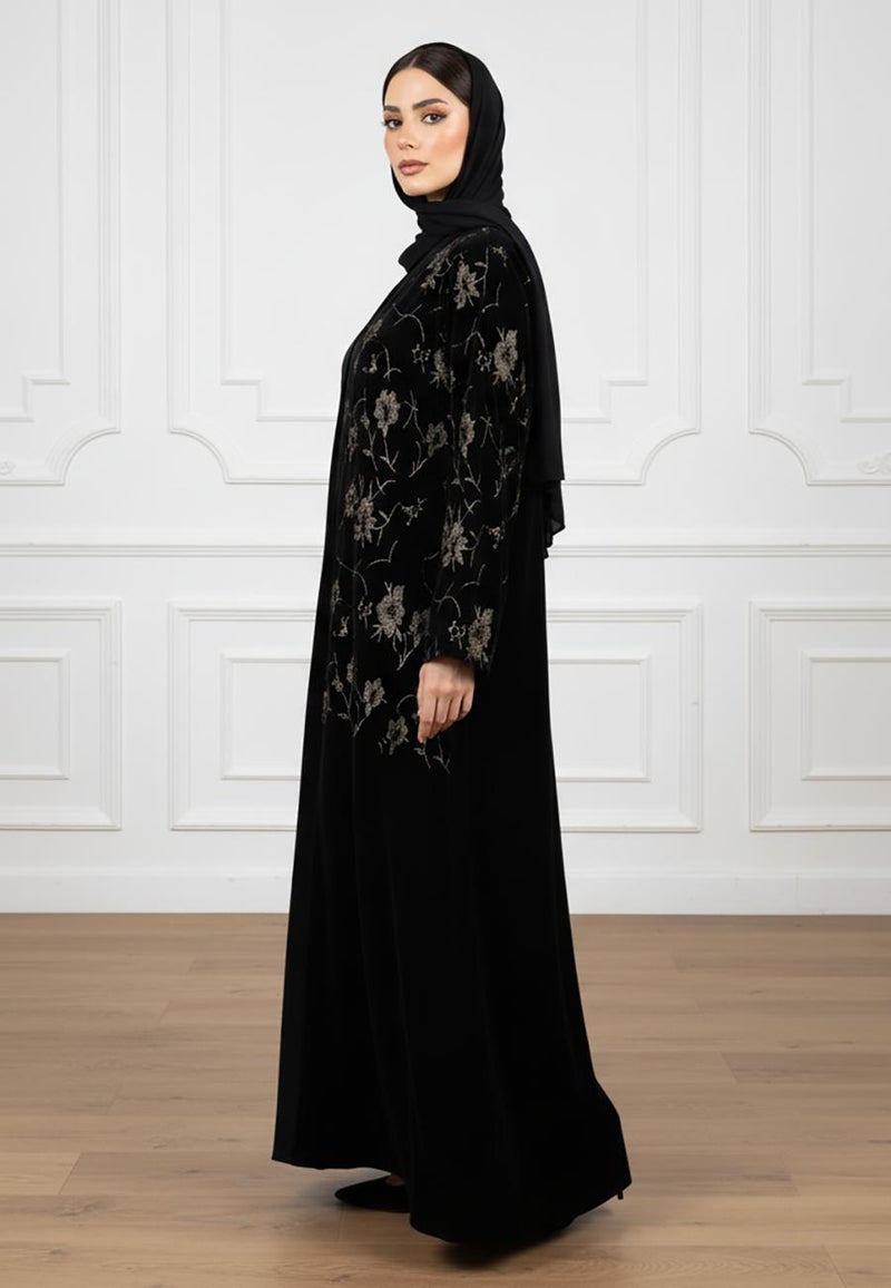 NUKHBAA عباءة مخملية مزخرفة بالزهور في منتصف الليل - أناقة خالدة - 828 - Image 3