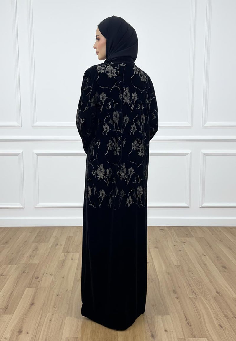 NUKHBAA عباءة مخملية مزخرفة بالزهور في منتصف الليل - أناقة خالدة - 828 - Image 4