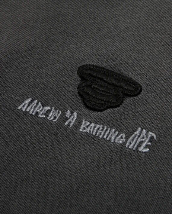 ايه ايه بي إي تيشيرت مطبوع مغسول