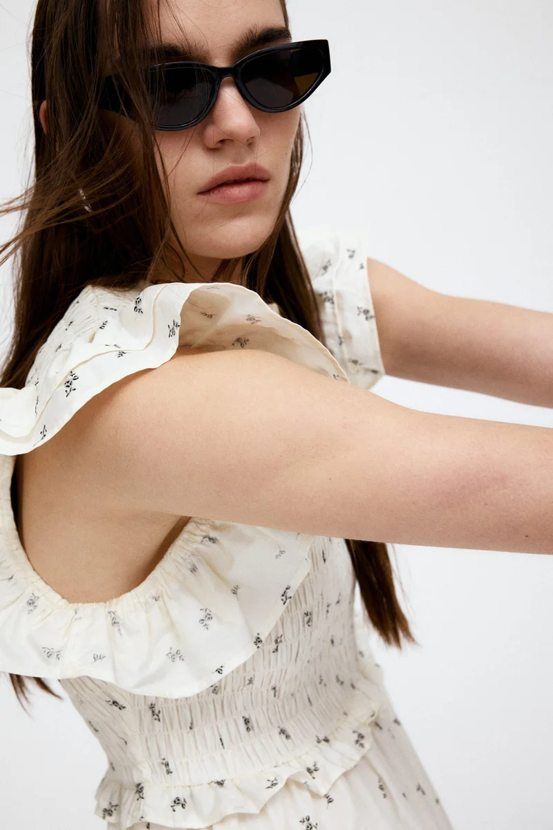 اتش اند ام فستان بأكمام مكشكشة من البوبلين