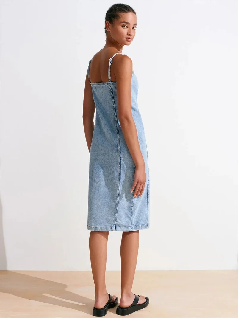 ديلفين DILVIN Fitted Midi Denim Dress With Square Neckline