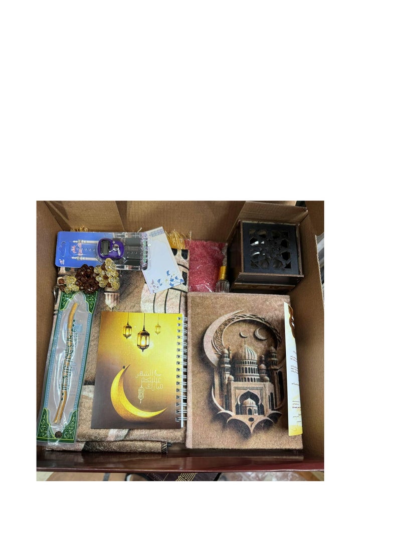Ramadan box, prayer mat and Quran with the same design, velvet material, loaded (box + velvet prayer mat + velvet Quran + Kaaba incense burner + rosary + incense + book of remembrances + toothpick + medal and greeting card + musk bottle + chic gift bag) - Image 2