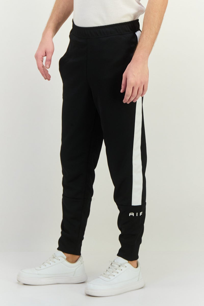 Nike Men Standard Fit Brand Logo Outdoor Sweatpants, Black - Image 2