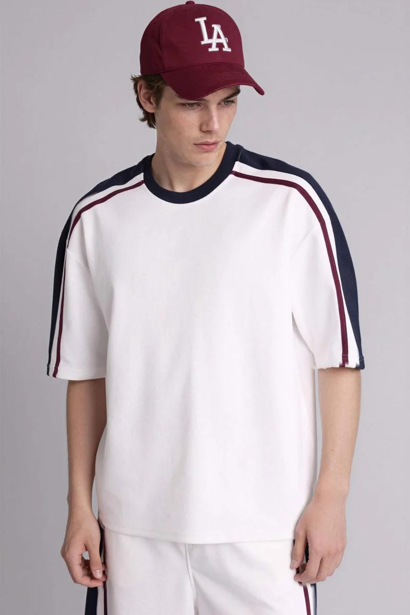 ديفاكتو Loose Fit Short Sleeve T-Shirt