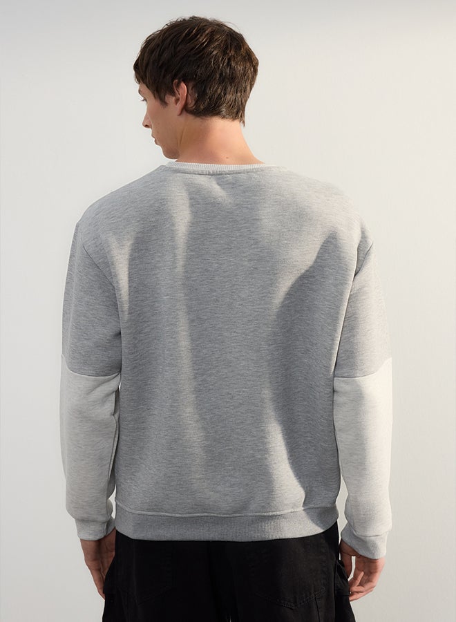trendyol Grey Melange Oversize/Wide Cut Color Block Fleece Inside Basic Sweatshirt - Image 5