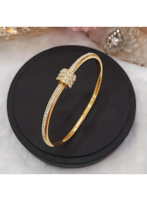 A Stainless Steel Bracelet With Gorgeous Water Drill Spiral Twist Buckle Decoration Suitable For Daily Wear As A Gift For Boyfriend And Wife.
